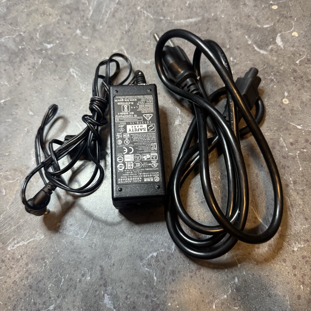Hoioto ADS-25SG-19-3 19025E AC/DC Power Adapter 19V 1.3A w/PC (Some Flaws)